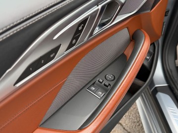 BMW M850i xDrive (foto 23)