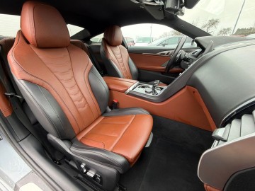BMW M850i xDrive (foto 26)