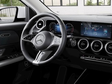 Mercedes-Benz GLA 180 d  (foto 8)
