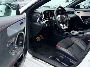 Mercedes-Benz CLA 45 AMG Shooting Brake CLA 45 AMG Shooting Brake (foto 21)