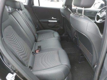 Mercedes-Benz GLA180d (foto 6)