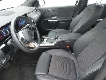 Mercedes-Benz GLA180d (foto 14)