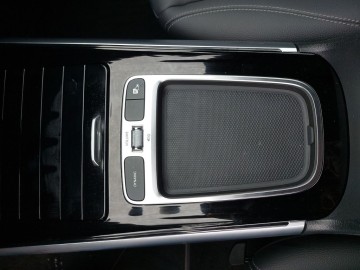 Mercedes-Benz GLA180d (foto 19)