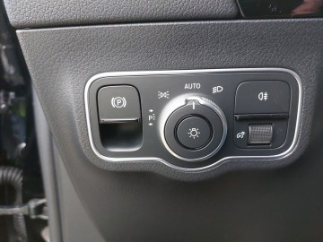 Mercedes-Benz GLA180d (foto 20)