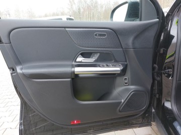 Mercedes-Benz GLA180d (foto 21)