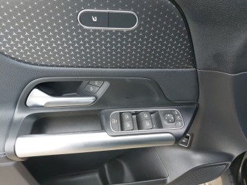 Mercedes-Benz GLA180d (foto 23)