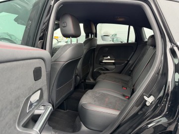 Mercedes-Benz GLA 200 d 4MATIC (foto 13)