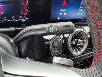 Mercedes-Benz GLA 200 d 4MATIC (foto 19)