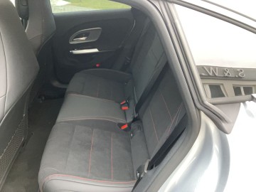Mercedes-Benz CLA 250+ s technologií EQ (foto 13)