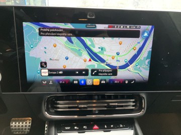 Mercedes-Benz CLA 250+ s technologií EQ (foto 18)