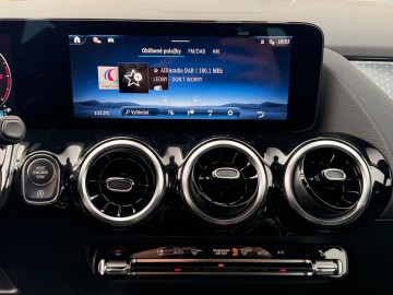 Mercedes-Benz GLA 180 d  (foto 18)