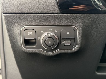 Mercedes-Benz GLA 180 d  (foto 20)