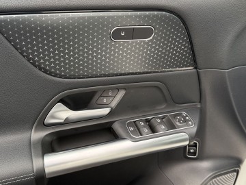 Mercedes-Benz GLA 180 d  (foto 23)