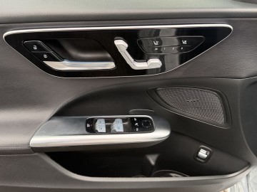 Mercedes-Benz C 200 4MATIC kombi (foto 23)