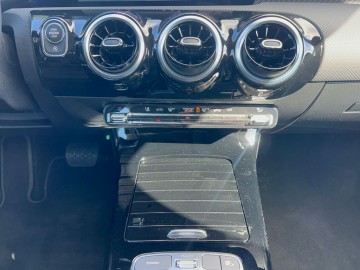 Mercedes-Benz CLA 180d SB (foto 18)