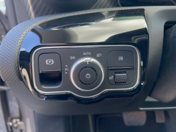 Mercedes-Benz CLA 180d SB (foto 20)