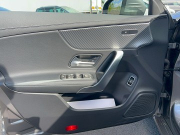 Mercedes-Benz CLA 180d SB (foto 21)