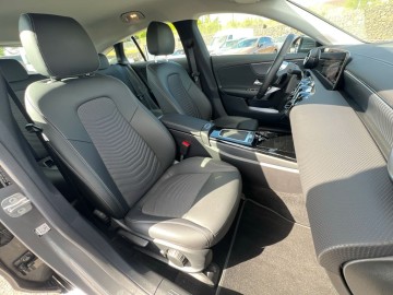 Mercedes-Benz CLA 180d SB (foto 29)