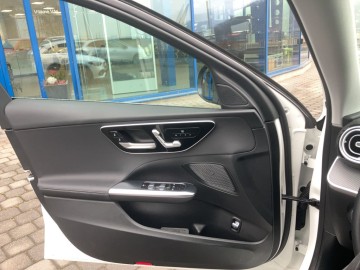 Mercedes-Benz C 200 d kombi (foto 21)