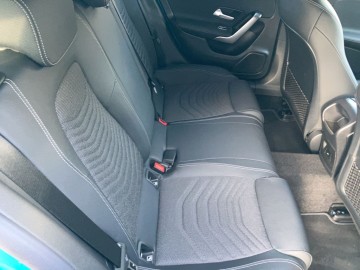 Mercedes-Benz CLA 180 d Shooting Brake (foto 10)