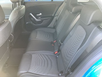 Mercedes-Benz CLA 180 d Shooting Brake (foto 13)