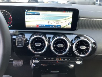 Mercedes-Benz CLA 180 d Shooting Brake (foto 18)