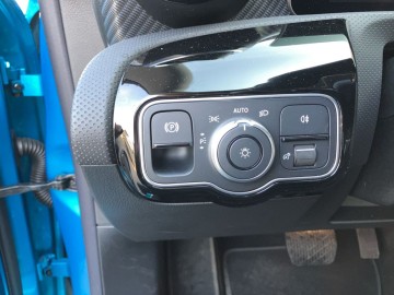 Mercedes-Benz CLA 180 d Shooting Brake (foto 20)