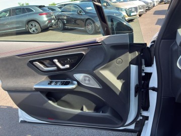 Mercedes-Benz EQE 350 4MATIC Electric Art Edition (foto 21)