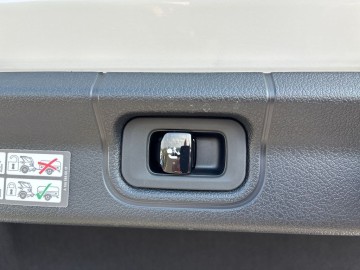 Mercedes-Benz EQE 350 4MATIC Electric Art Edition (foto 26)