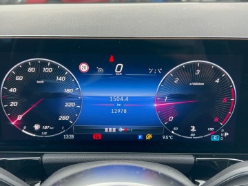 Mercedes-Benz GLA 200 d 4MATIC (foto 16)