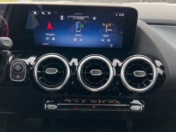 Mercedes-Benz GLA 200 d 4MATIC (foto 18)