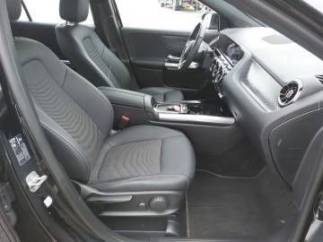 Mercedes-Benz GLA180d (foto 9)