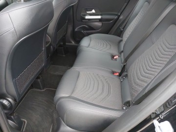 Mercedes-Benz GLA180d (foto 13)