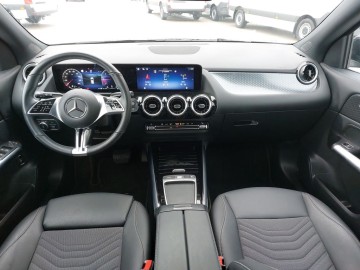 Mercedes-Benz GLA180d (foto 15)