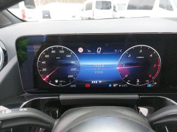 Mercedes-Benz GLA180d (foto 16)