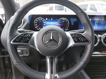 Mercedes-Benz GLA180d (foto 17)