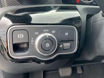 Mercedes-Benz CLA 250 e (foto 18)