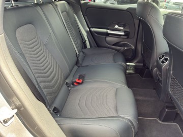 Mercedes-Benz GLA 200 d (foto 10)