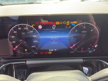 Mercedes-Benz GLA 200 d (foto 16)