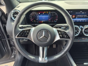 Mercedes-Benz GLA 200 d (foto 17)