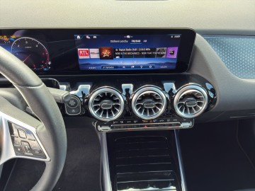 Mercedes-Benz GLA 200 d (foto 18)