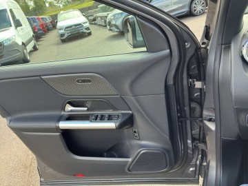 Mercedes-Benz GLA 200 d (foto 21)
