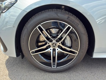 Mercedes-Benz E 220 d 4MATIC (foto 25)