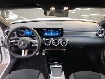 Mercedes-Benz CLA 250 e Shooting Brake (foto 13)