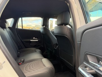 Mercedes-Benz GLA180d (foto 10)