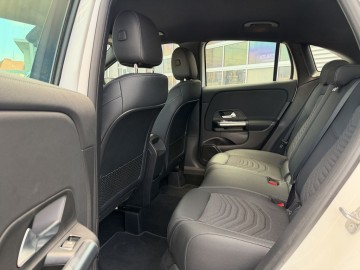 Mercedes-Benz GLA180d (foto 13)
