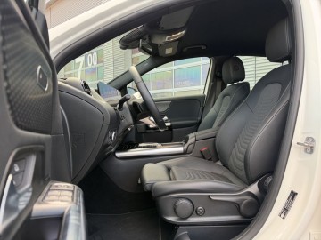 Mercedes-Benz GLA180d (foto 14)