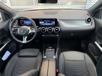 Mercedes-Benz GLA180d (foto 15)