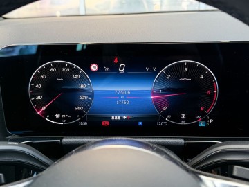 Mercedes-Benz GLA180d (foto 16)