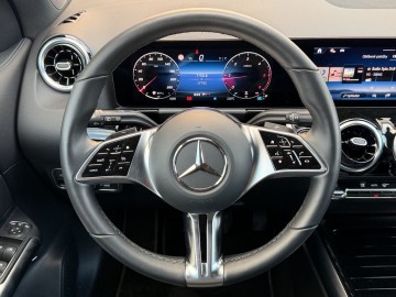 Mercedes-Benz GLA180d (foto 17)